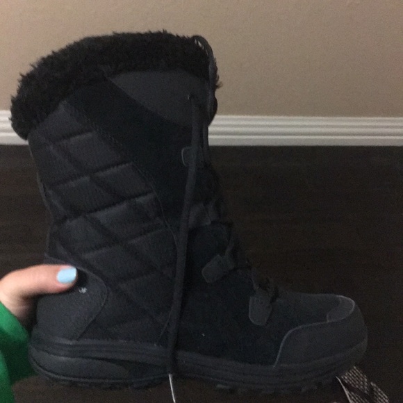 COLUMBIA SNOW BOOTS! - Picture 2 of 4